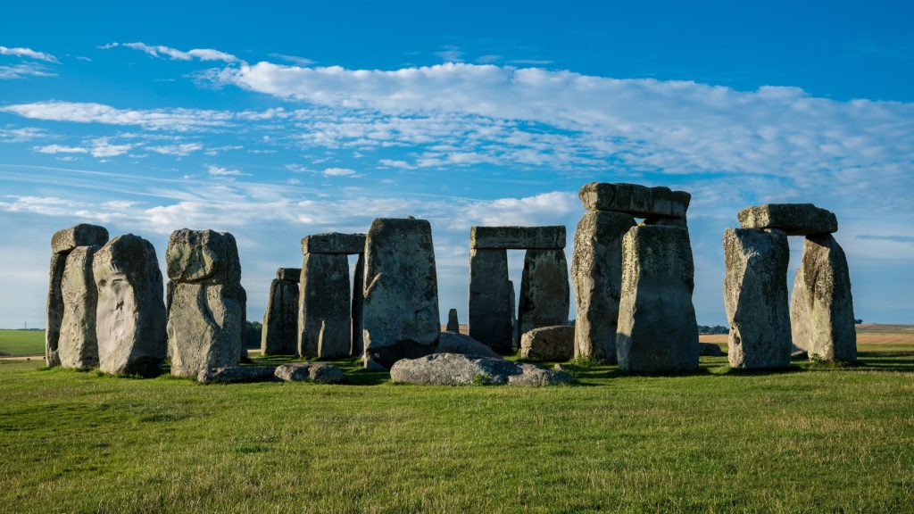 famous monuments where are these located - The Stonehenge